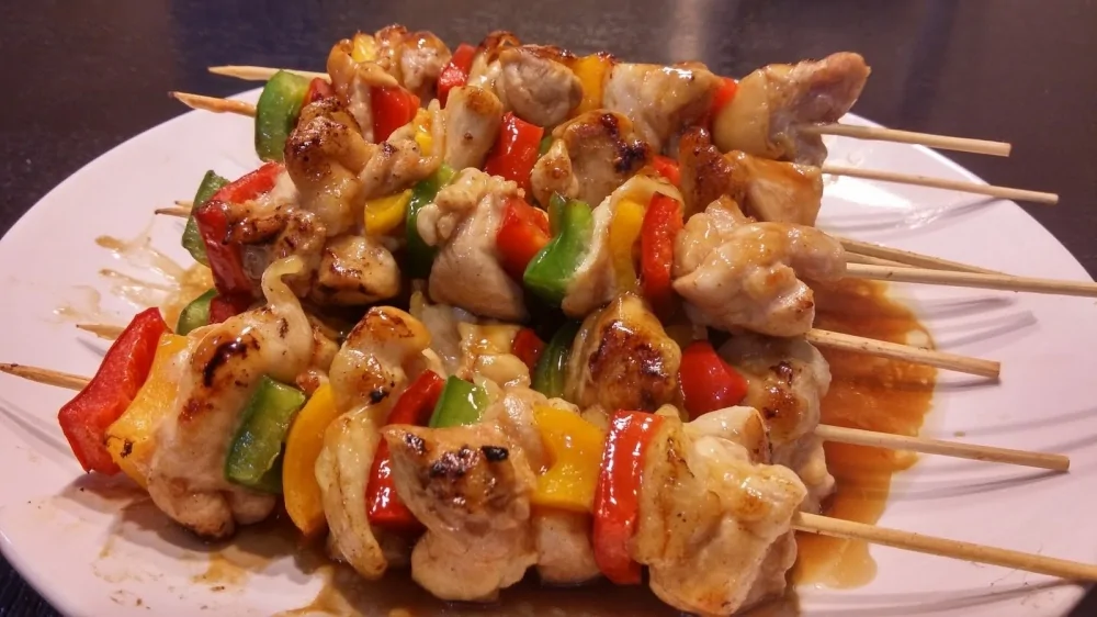 Шашлык из филе куриного бедра с болгарским перцем в тандыре