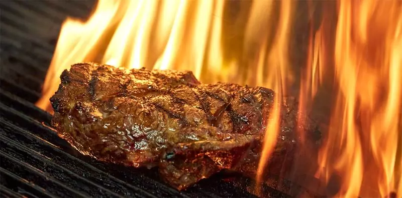 Откуда берется тот-самый-легендарный вкус «с пылу, с жару, с гриля»?