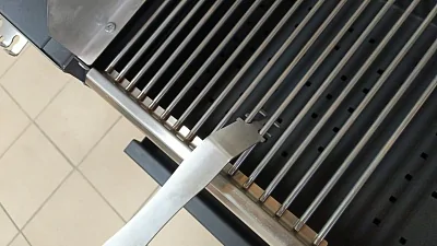 Мангал ДИОН 700 на колесах с черной крышкой, с решетками