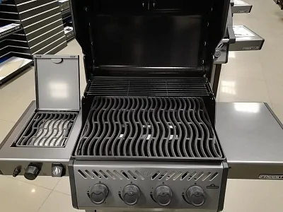 Газовый гриль NAPOLEON Freestyle 425 SIB с ИК конфоркой и дверцей