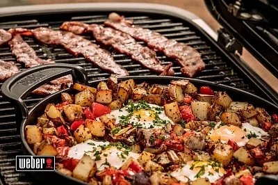 Газовый гриль WEBER Traveler, 1 горелка, 3,8кВт, складные ножки, черный