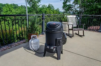 Коптильня газовая CHAR-BROIL Big Easy