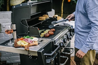 Газовый гриль BROIL KING Regal 490 Black с вертелом