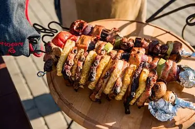 Шашлык мясное ассорти с ананасом