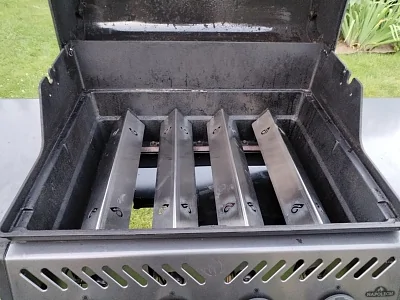 ПОСЛЕ ЧИСТКИ ГАЗОВОГО ГРИЛЯ NAPOLEON FREESTYLE 425 С НОВЫМИ ПЛАСТИНАМИ ОТ КОМПАНИИ РАКЕТАРОК