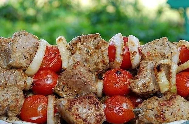 Шашлык из говядины в красном вине