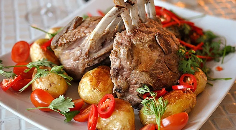 Каре ягненка в апельсиново-гранатовом сиропе