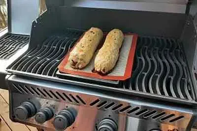 Яблочный штрудель на газовом гриле