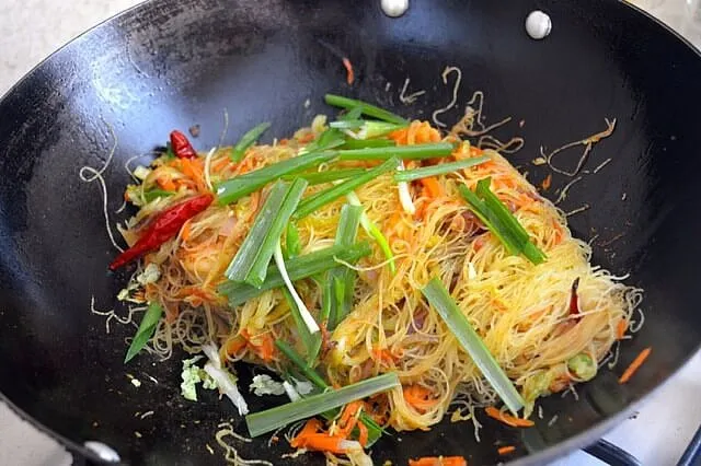 Сингапурская лапша на воке