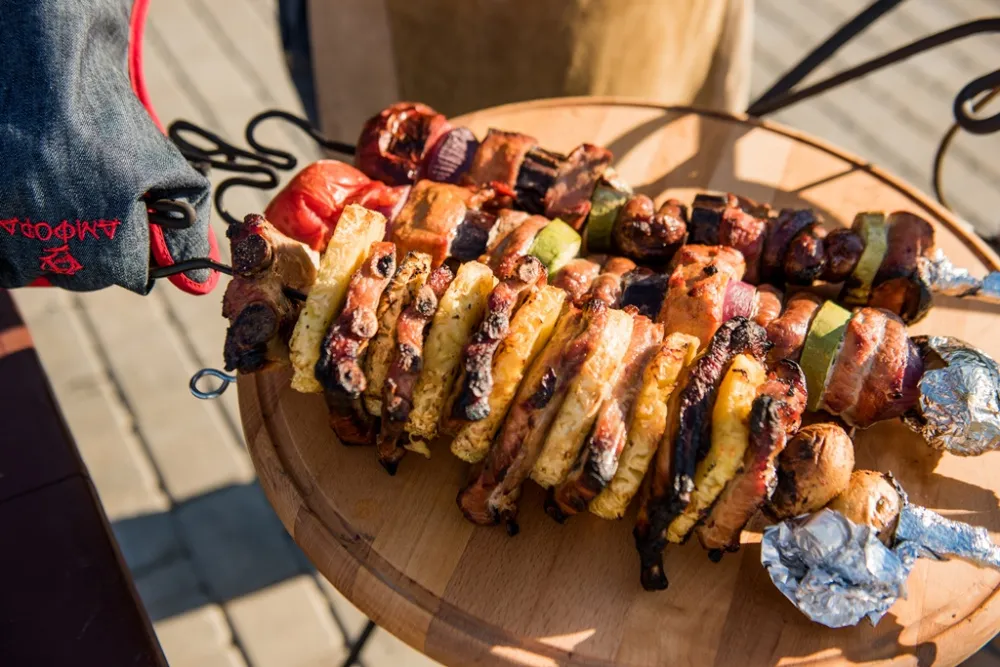 Шашлык мясное ассорти с ананасом