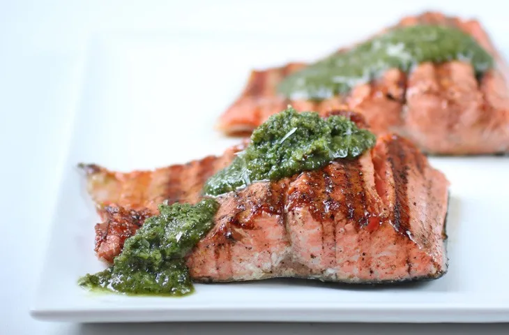 Лосось на гриле с оригинальным соусом