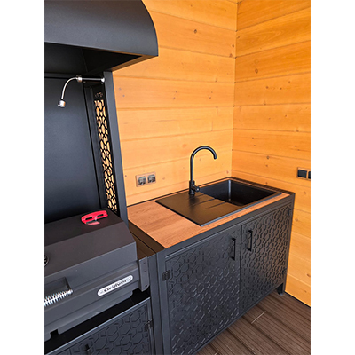 Кухня барбекю ПРОТЕЙ К-3 с печь-мангалом, столешница тумб керамогранит