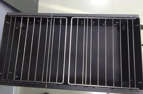 Мангал стационарный "Praktika BLACK" с откидными решетками и крышкой.