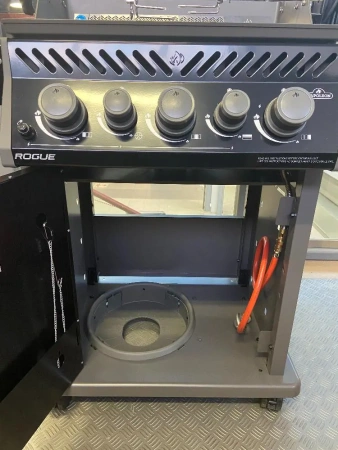 Газовый гриль NAPOLEON Rogue-425 RSB с вертелом и конфоркой