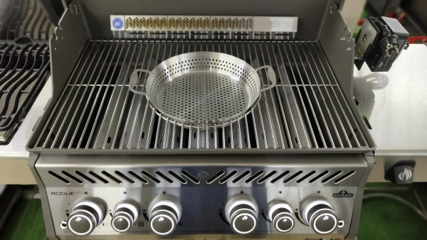 Решетка GBS из нерж. стали для газ. грилей NAPOLEON Rogue-425