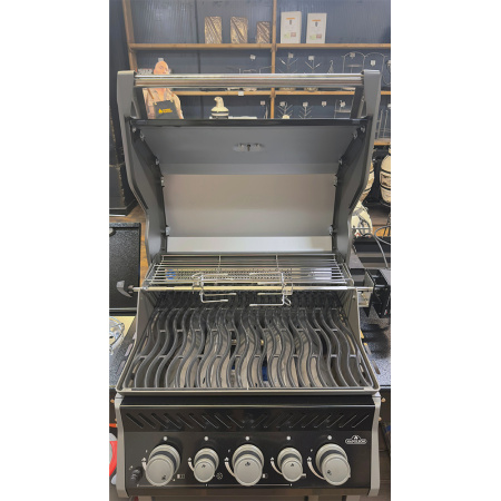 Газовый гриль NAPOLEON Rogue-425 RSB NEW с вертелом и конфоркой