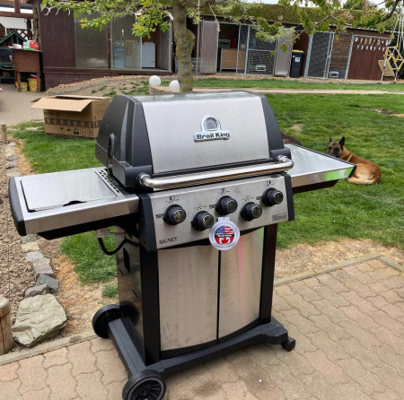 Газовый гриль BROIL KING Signet S 390 с вертелом и конфоркой 