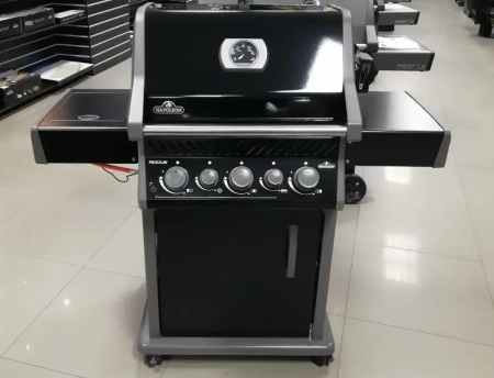 Газовый гриль NAPOLEON Rogue-425 RSB NEW с вертелом и конфоркой