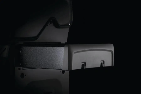 Газовый гриль NAPOLEON Rogue-425 RSB с вертелом и конфоркой