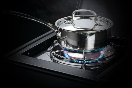 Газовый гриль NAPOLEON Rogue-425 RSB NEW с вертелом и конфоркой