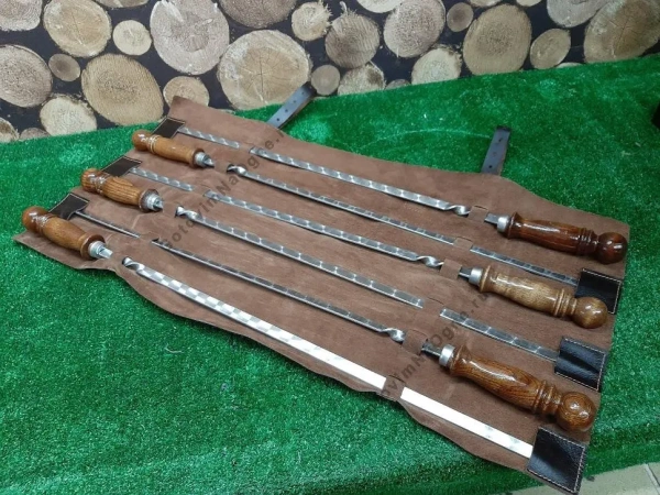 Чехол-скрутка "Готовим на огне" для 6 шампуров, из нат. кожи.