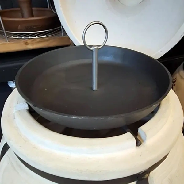 Сковорода чугунная с ручкой XXL, диаметр 33см.