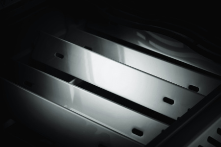 Газовый гриль NAPOLEON Rogue-425 RSB с вертелом и конфоркой