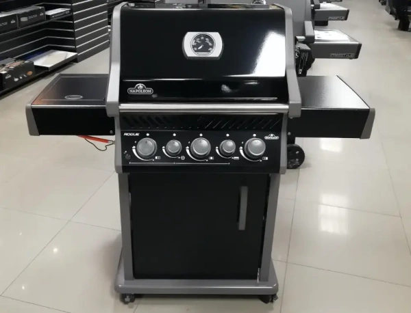 Газовый гриль NAPOLEON Rogue-425 RSB с вертелом и конфоркой