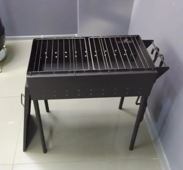 Мангал стационарный "Praktika BLACK" с откидными решетками и крышкой.