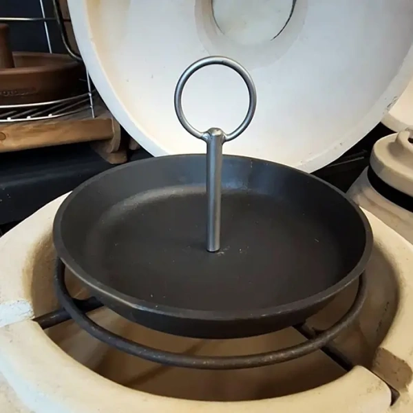 Сковорода чугунная с ручкой, Большая, диаметр 27см.