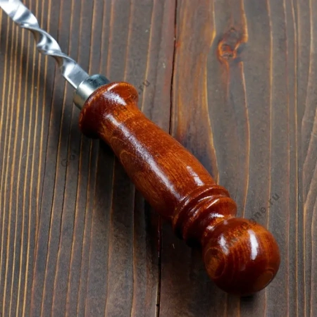 Шампур "Кавказ" с дер. ручкой раб. длина 45см., ширина 12мм.