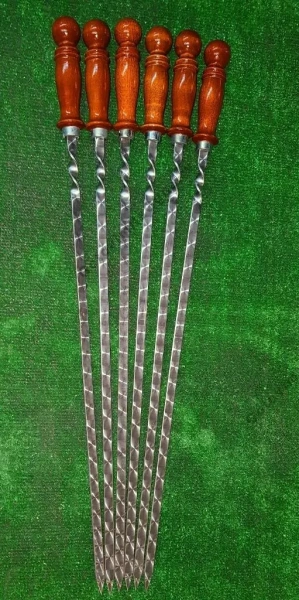 Шампур "Кавказ" с дер. ручкой раб. длина 45см., ширина 12мм.