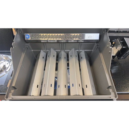 Газовый гриль NAPOLEON Rogue-425 RSB NEW с вертелом и конфоркой