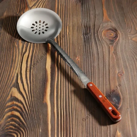 Шумовка для казана с дер. ручкой, средняя 