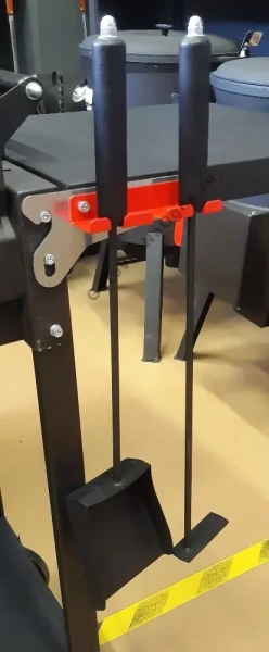 Кочерга с деревянной рукояткой