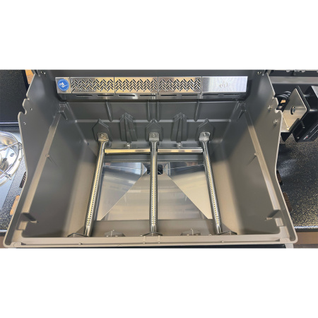 Газовый гриль NAPOLEON Rogue-425 RSB NEW с вертелом и конфоркой